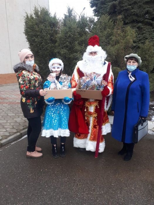 Новогодние подарки детям Луганска. (2)